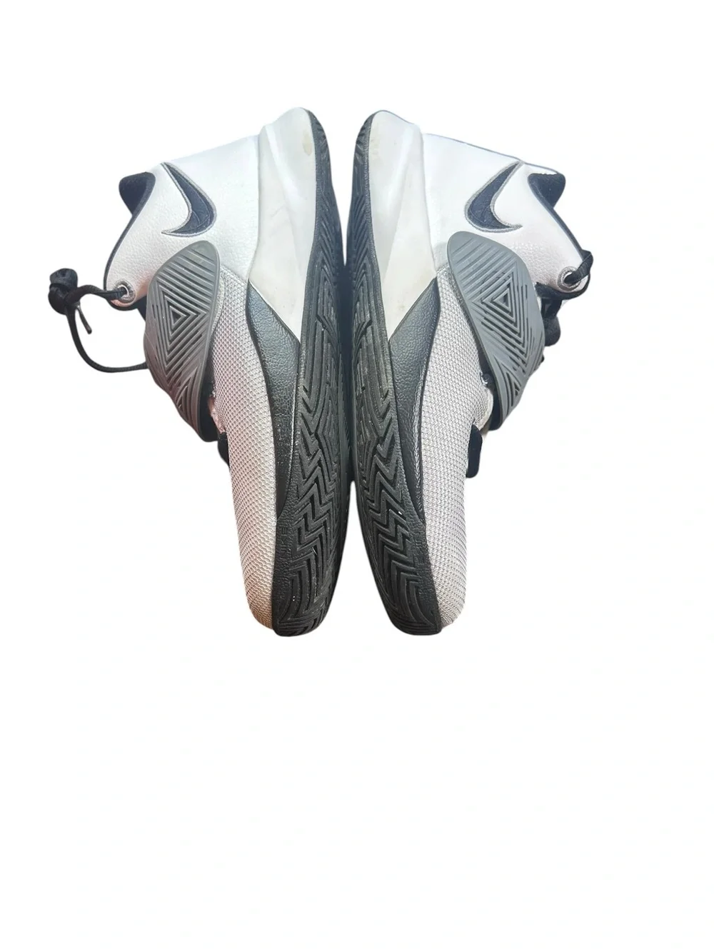 Nike Kyrie Flytrap White Black Cool-Gray‎ BQ5620-102 Youth US SZ 4.5